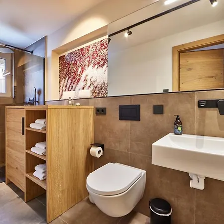 Wax-n-stein Lejlighed